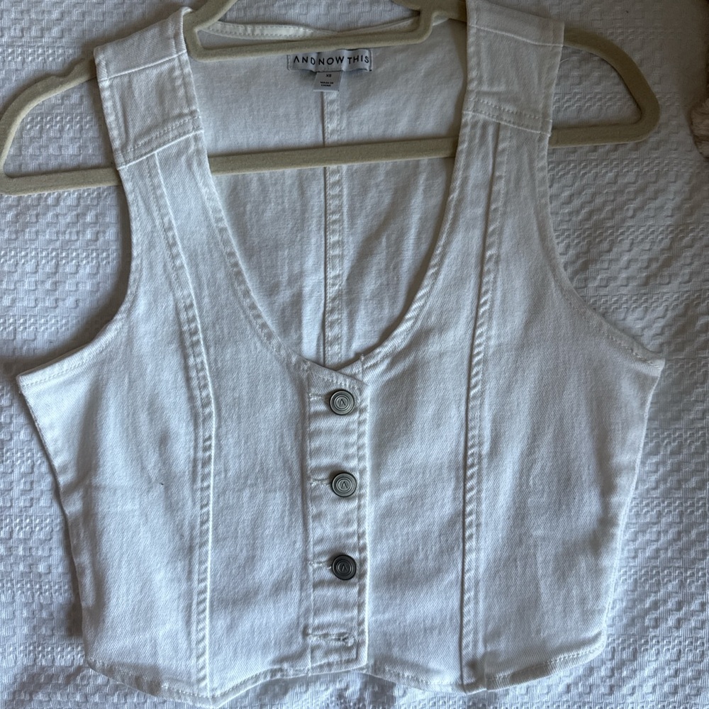 Annownic White Button Down Women's Top